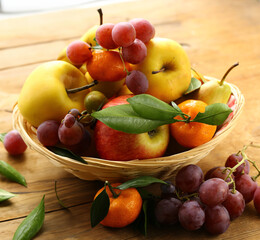 Poster - fresh fruits in a basket on the table