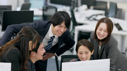 Poster - 部下に指導する女性会社員