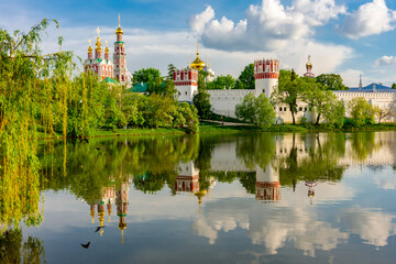 Wall Mural - Novodevichy Convent (New maiden's monastery) reflected in pond, Moscow, Russia