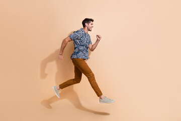 Poster - Side photo full length cadre of running marathon sportive young guy wearing casual outfit hurry up isolated on beige color background