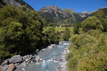 Wall Mural - vallée à Val-Cenis, une commune  située dans la vallée de la Haute Maurienne-Vanoise, dans le département de la Savoie en région Auvergne-Rhône-Alpes