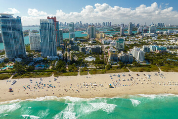 Canvas Print - American southern seashore of Miami Beach city. Tourist infrastructure in Florida, USA. South Beach high luxurious hotels and apartment buildings