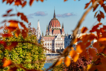 Poster - Hungarian parliament building in autumn, Budapest, Hungary