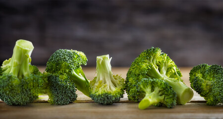 Canvas Print - Healthy green organic raw broccoli florets on wooden table