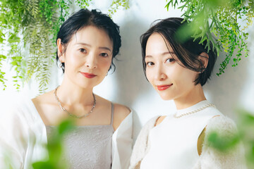 Poster - 笑顔の二人のミドル女性　美容　スキンケア　ファッション