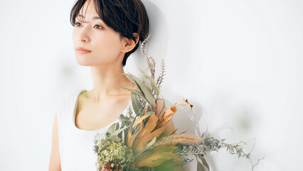 Poster - 花束を持った女性　美容イメージ