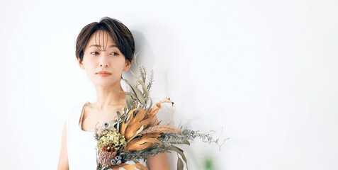 Poster - 花束を持った女性　美容イメージ