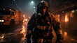 Vigile del fuoco cammina durante un'intervento per spegnere il fuoco in un ambiente urbano di notte con fumo e pioggia