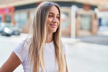 Poster - Young beautiful hispanic woman smiling confident looking to the side at street