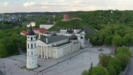 Poster - Vilnius Old Town in Lithuania. Gediminas Castle, Cathedral and Bell Tower in Background. Hill of Three Crosses