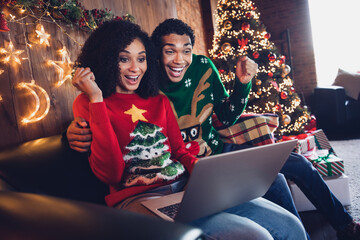 Poster - Photo of excited people friends sit sofa in illuminated light house room browsing web netbook for incredible tradition x mas season discounts