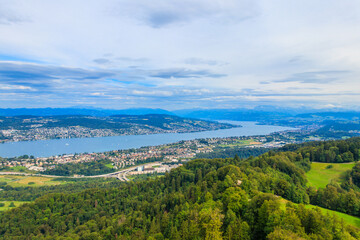 Canvas Print - Aerial panorama of Zurich city and Lake Zurich from the Uetliberg mountain, Switzerland