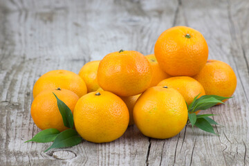 Wall Mural - fresh tangerines on old wooden background