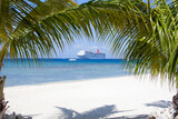 Fototapeta Do pokoju - Grand Cayman Island Seven Mile Beach And A Cruise Ship