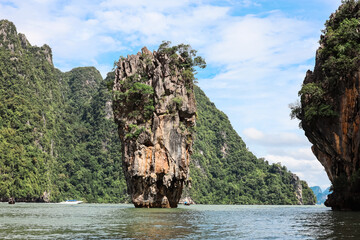 Wall Mural - View to James Bond island (Koh Tapu) in Phang Nga bay of Andaman sea, Thailand