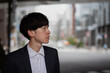 © monzenmachi - 若いビジネスマンの横顔のクローズアップ
