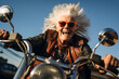 Fröhliche Seniorin genießt ihr Leben - Lebenstraum Motorrad fahren
