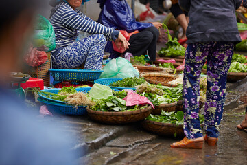 Canvas Print - Fresh vegetables on display in a traditional market	