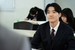 © Paylessimages - 教室で勉強している制服の高校生