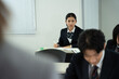 © Paylessimages - 教室で勉強している制服の高校生
