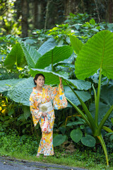 Canvas Print - Woman wear yellow kimono with the big leave