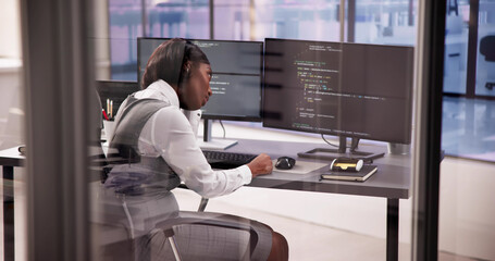 Aufkleber - Business Engineer Analyzing Broken Code