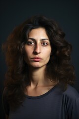 Poster - Gorgeous israeli young woman looking at the camera on gray background