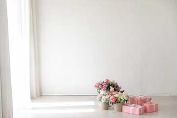 Canvas Print - Interior of a white room with flowers and gifts