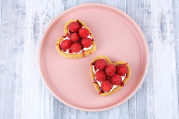 Tarts with raspberries