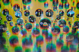 Fototapeta Tęcza - Krople wody na płycie CD, tekstura