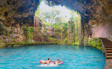 Wall Mural - Ik-Kil Cenote - Lovely cenote in Yucatan Peninsulla with transparent waters and hanging roots. Chichen Itza, Mexico