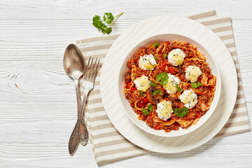 Canvas Print - Lasagnette with ground beef in bowl, top view