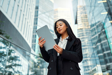 Wall Mural - Business woman on the street