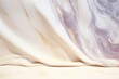 布風の形の薄い紫と白と金色の滑らかなマーブル模様の背景と床がある抽象テンプレート