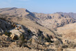 Trekkingtour durch das Gebiet vom Wadi Araba und Shkaret Mseid in Jordanien. Durch einsame, unwegsame und karge Landschaft von Felsen und Berge.