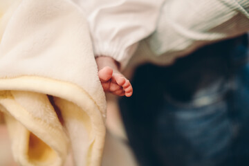 Canvas Print - hands of the child