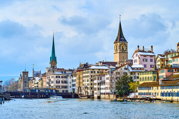 Canvas Print - Lindenhof medieval houses and towers from Limmat River, Zurich, Switzerland