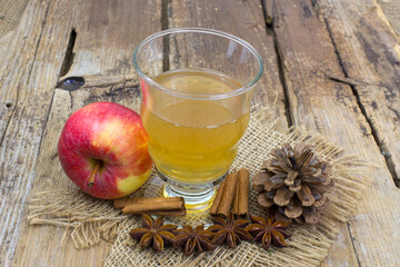 Sticker - Apple juice, fresh apples, cinnamon sticks and anise stars