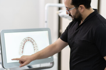 Aufkleber - Bearded dentist demonstrating human jaws models on screen conducting lecture for students and presenting innovative teeth treatment technology in medical center