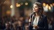 © jp - Jeune femme avec micro en pleine conférence ou séminaire