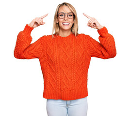 Wall Mural - Beautiful blonde woman wearing casual clothes and glasses smiling pointing to head with both hands finger, great idea or thought, good memory