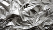 Fond d'un papier d'aluminium argenté et froissé. Papier, métal, métallique. Matière, reflet. Ombre et lumière. Pour conception et création graphique.