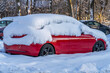 canvas print picture - Auto im Winter mit Schnee bedeckt, Eingeschneit