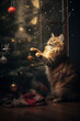 chat excité par les boules de noël qui bougent dans le sapin de Noël décoré et qui se prépare à bondir sur l'arbre.