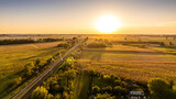 Fototapeta Do pokoju - Szybki pociąg kolejowy jazda polska piękny krajobraz o zachodzie słońca