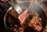 Fototapeta  - ワイルドに焼くステーキ　Grill a steak over an outdoor
