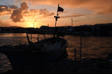 Poster - Sonnenuntergang im Hafen von Urla, Türkei, Abendrot