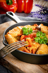 Canvas Print - Fried chicken with vegetables.