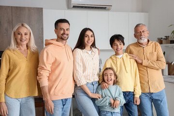 Poster - Portrait of big family in kitchen