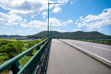 Sticker - 青空広がる道路